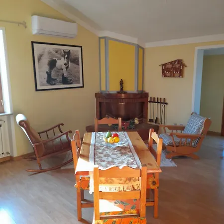 Rosanna Apartment