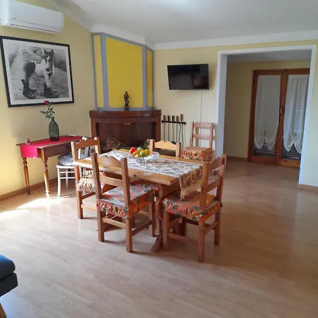 Rosanna Apartment