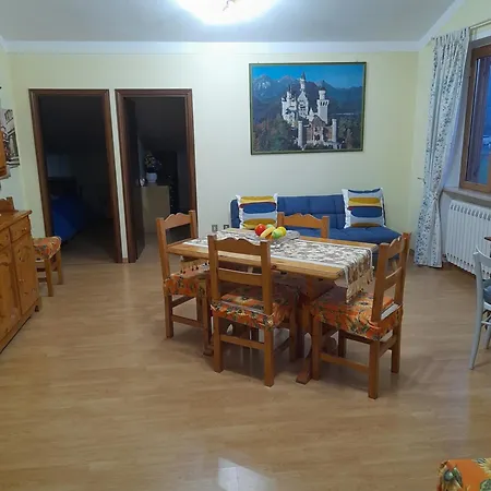 Rosanna Apartment